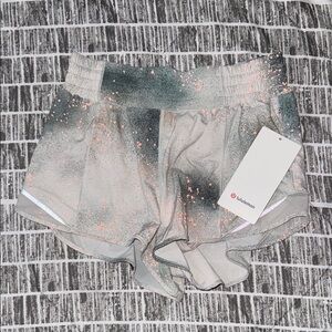 NWT women’s lululemon reflective hotty hot shorts 2.5 inches size 6
